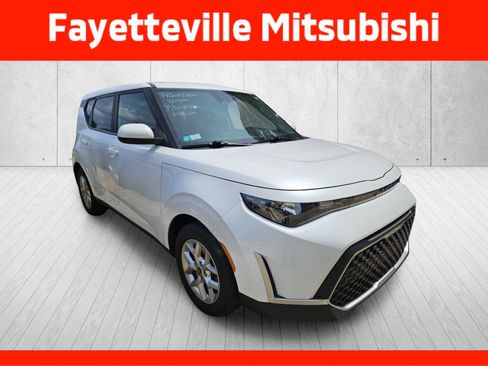 Used 2023 Kia Soul S FWD image 1