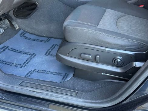 Used 2013 Chevrolet Traverse LT image 21