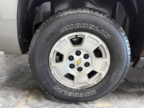 Used 2008 Chevrolet Suburban LT w/ LT Preferred Equipment Group image 27