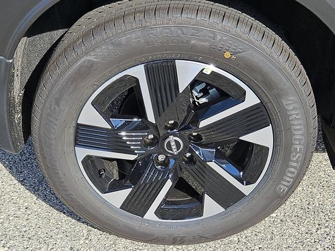 New 2026 Nissan Kicks SV w/ SV Premium Package image 7