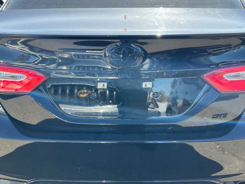 Used 2020 Toyota Camry SE FWD image 19