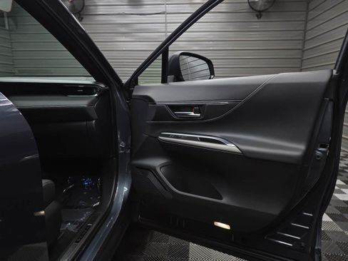 Used 2023 Toyota Venza XLE AWD/4WD image 33