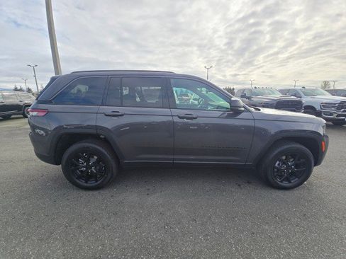 New 2026 Jeep Grand Cherokee Altitude AWD/4WD image 2