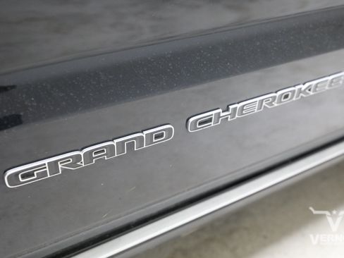 Used 2020 Jeep Grand Cherokee Summit AWD/4WD image 12