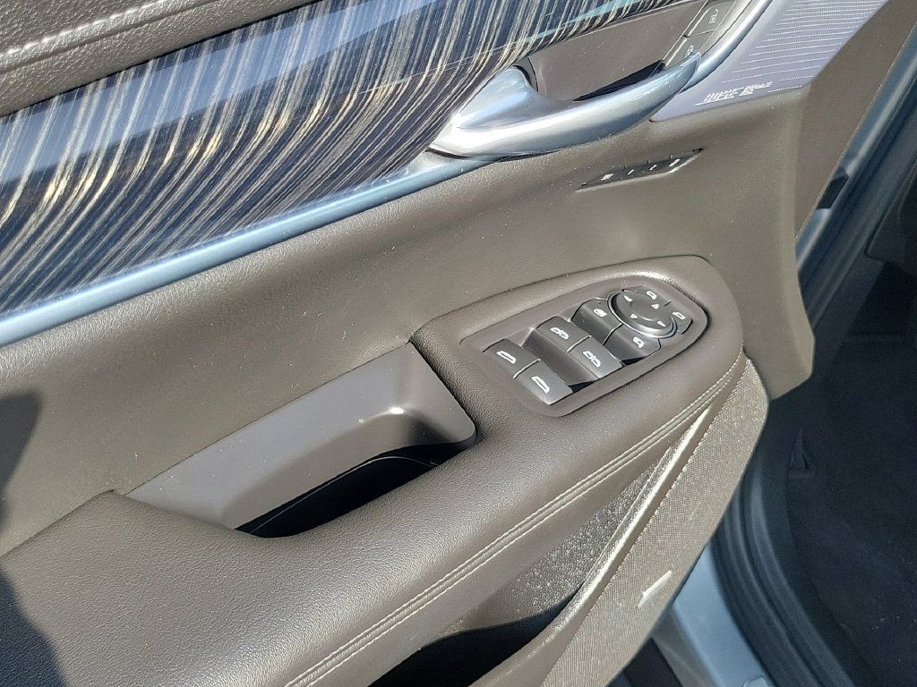 Certified 2023 Cadillac XT6 Premium Luxury FWD image 23