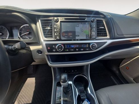 Used 2016 Toyota Highlander Limited w/ Driver Technology Package AWD/4WD image 12