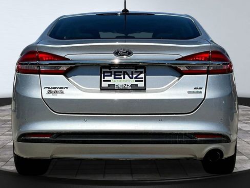 Used 2017 Ford Fusion SE w/ Fusion SE Technology Package FWD image 5