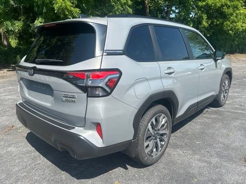 Used 2025 Subaru Forester Touring AWD/4WD image 5