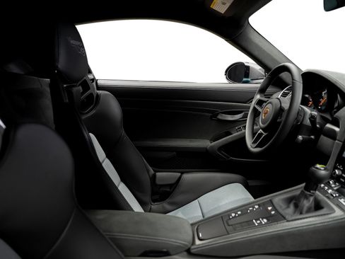 Used 2025 Porsche 718 Cayman GT4 RS RWD image 62
