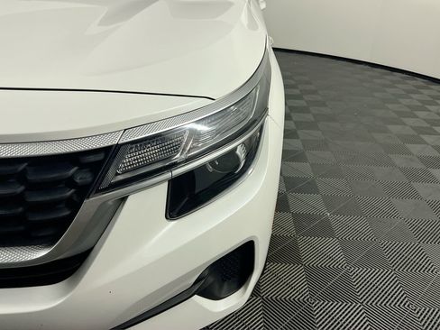 Certified 2022 Kia Seltos LX image 11