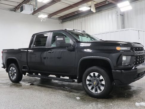 Used 2022 Chevrolet Silverado 2500 Custom image 2