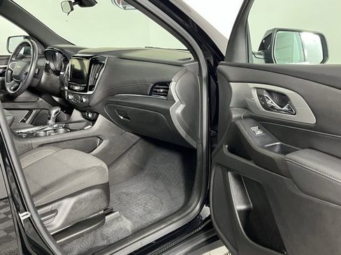 Used 2022 Chevrolet Traverse LT image 32