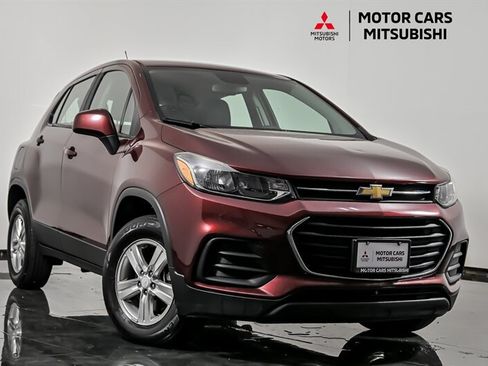 Used 2017 Chevrolet Trax LS AWD/4WD image 1