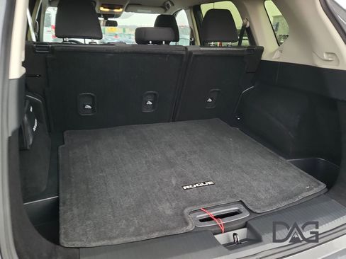 Used 2024 Nissan Rogue SV image 18