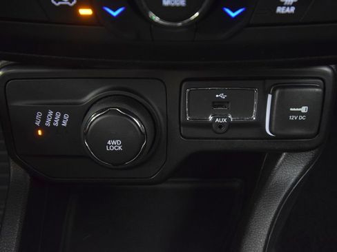 Used 2023 Jeep Renegade Latitude w/ Premium Group AWD/4WD image 34