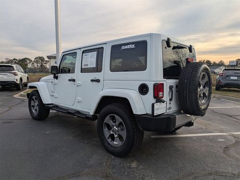 Used 2017 Jeep Wrangler Unlimited Sahara w/ Max Tow Package image 7