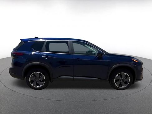 Used 2025 Nissan Rogue SV FWD image 9