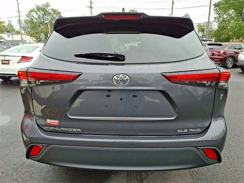 Certified 2023 Toyota Highlander XLE image 5