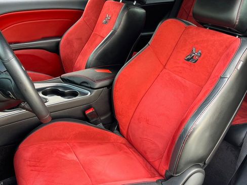 Used 2016 Dodge Challenger R/T Scat Pack w/ Leather Interior Group RWD image 4