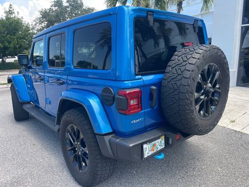 Used 2022 Jeep Wrangler Unlimited Sahara AWD/4WD image 23