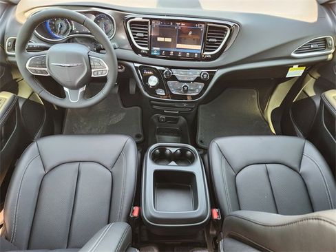 New 2026 Chrysler Voyager LX image 17