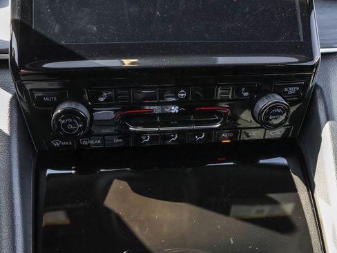 New 2025 Jeep Grand Cherokee Limited w/ Black Appearance Package image 18