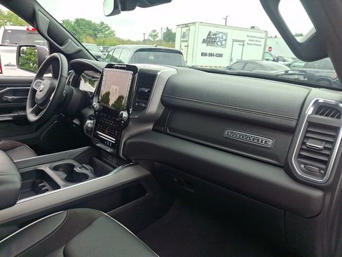 Certified 2025 RAM 1500 Laramie AWD/4WD image 11