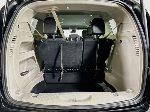 Used 2024 Chrysler Pacifica Touring-L FWD image 28