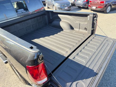 Used 2018 RAM 1500 Classic SLT w/ Luxury Group image 37