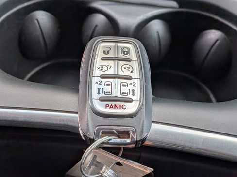 Used 2024 Chrysler Pacifica Touring-L FWD image 38