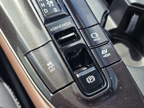 Used 2024 Toyota Crown AWD/4WD image 30
