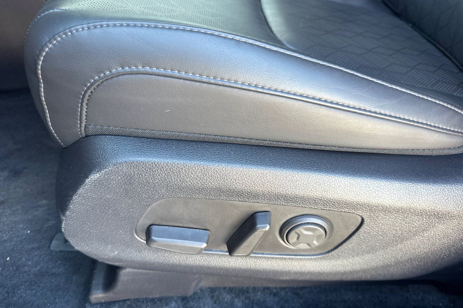 Used 2026 Kia Carnival FWD image 14