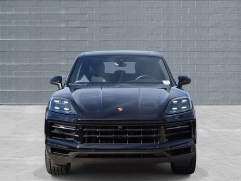 Used 2024 Porsche Cayenne image 2