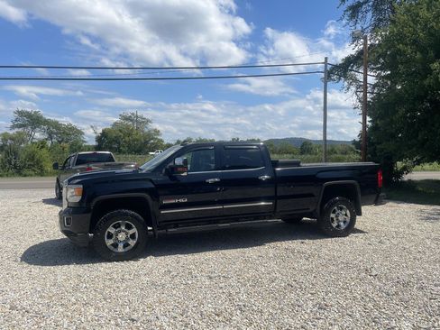 Used 2017 GMC Sierra 2500 SLT w/ All-Terrain HD Package AWD/4WD image 2