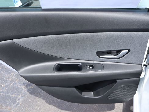 New 2026 Hyundai Elantra Limited FWD image 18