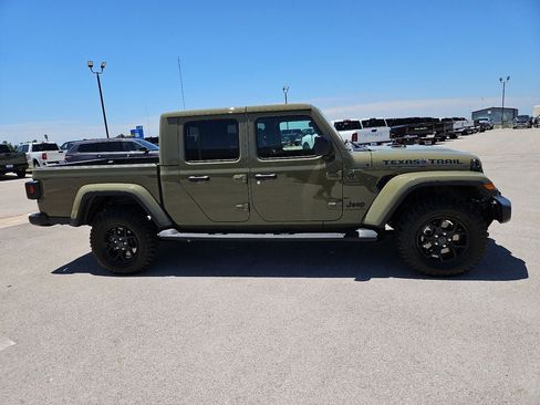 New 2026 Jeep Gladiator Sport AWD/4WD image 9