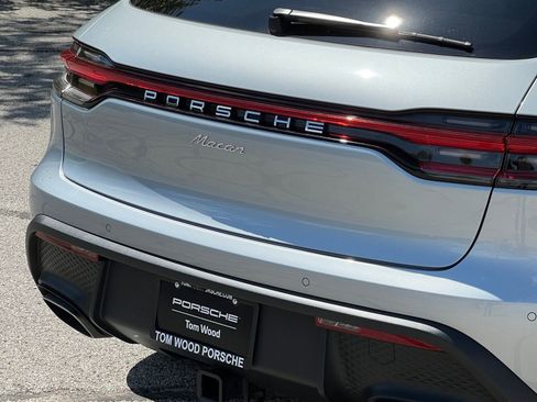 Used 2025 Porsche Macan AWD/4WD image 10