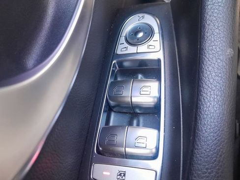 Used 2017 Mercedes-Benz E 300 4MATIC image 9