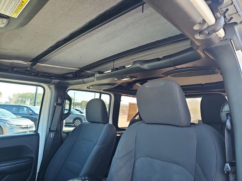 Used 2018 Jeep Wrangler Unlimited Sport S image 31