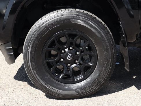 Used 2022 Toyota Tacoma SR5 w/ Technology Package image 41