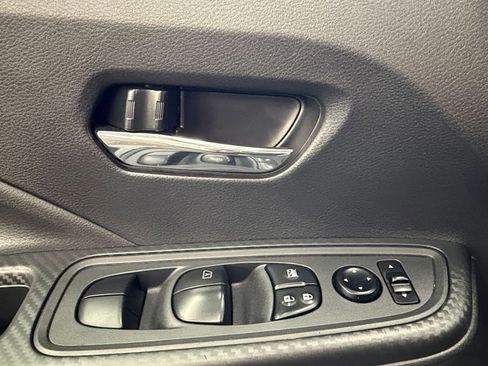 Used 2025 Nissan Versa SV FWD image 18