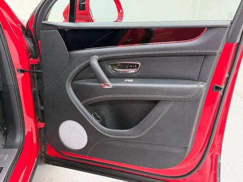 Used 2019 Bentley Bentayga AWD/4WD image 26