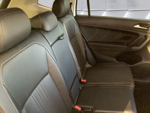 Used 2022 Volkswagen Tiguan SE image 16