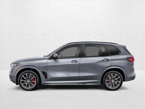 New 2026 BMW X5 xDrive50e image 3