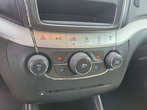 Used 2018 Dodge Journey SE w/ Comfort/Convenience Group AWD/4WD image 15
