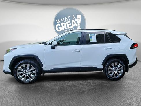 Used 2020 Toyota RAV4 XLE Premium AWD/4WD image 8