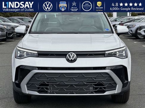 New 2026 Volkswagen Taos SE image 2