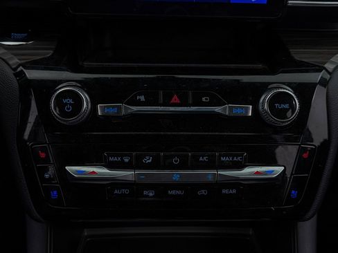 Used 2022 Ford Explorer Limited image 24