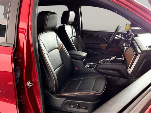 Used 2023 GMC Canyon AT4 w/ AT4 Premium Package AWD/4WD image 9