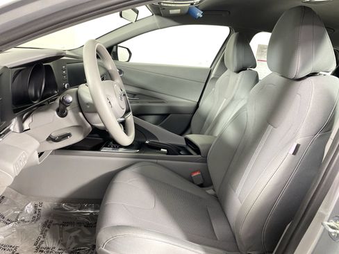 Used 2021 Hyundai Elantra SE FWD image 15